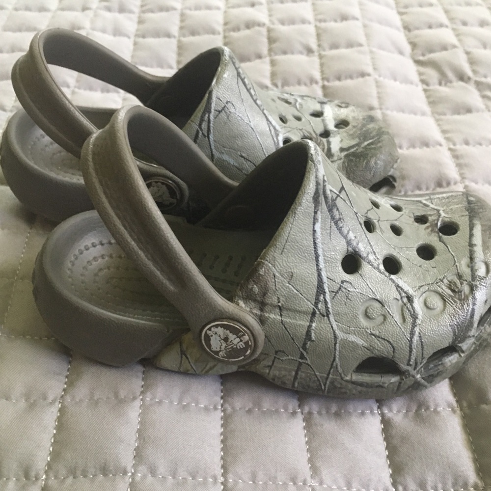Toddler Camo Crocs Size 7